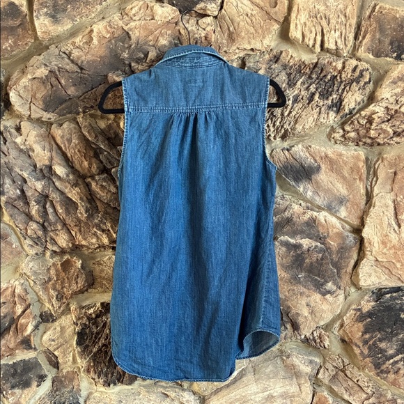 Merona Blue Denim Sleeveless Button-Down Shirt - Picture 5 of 5